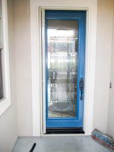 Single door retractable screen