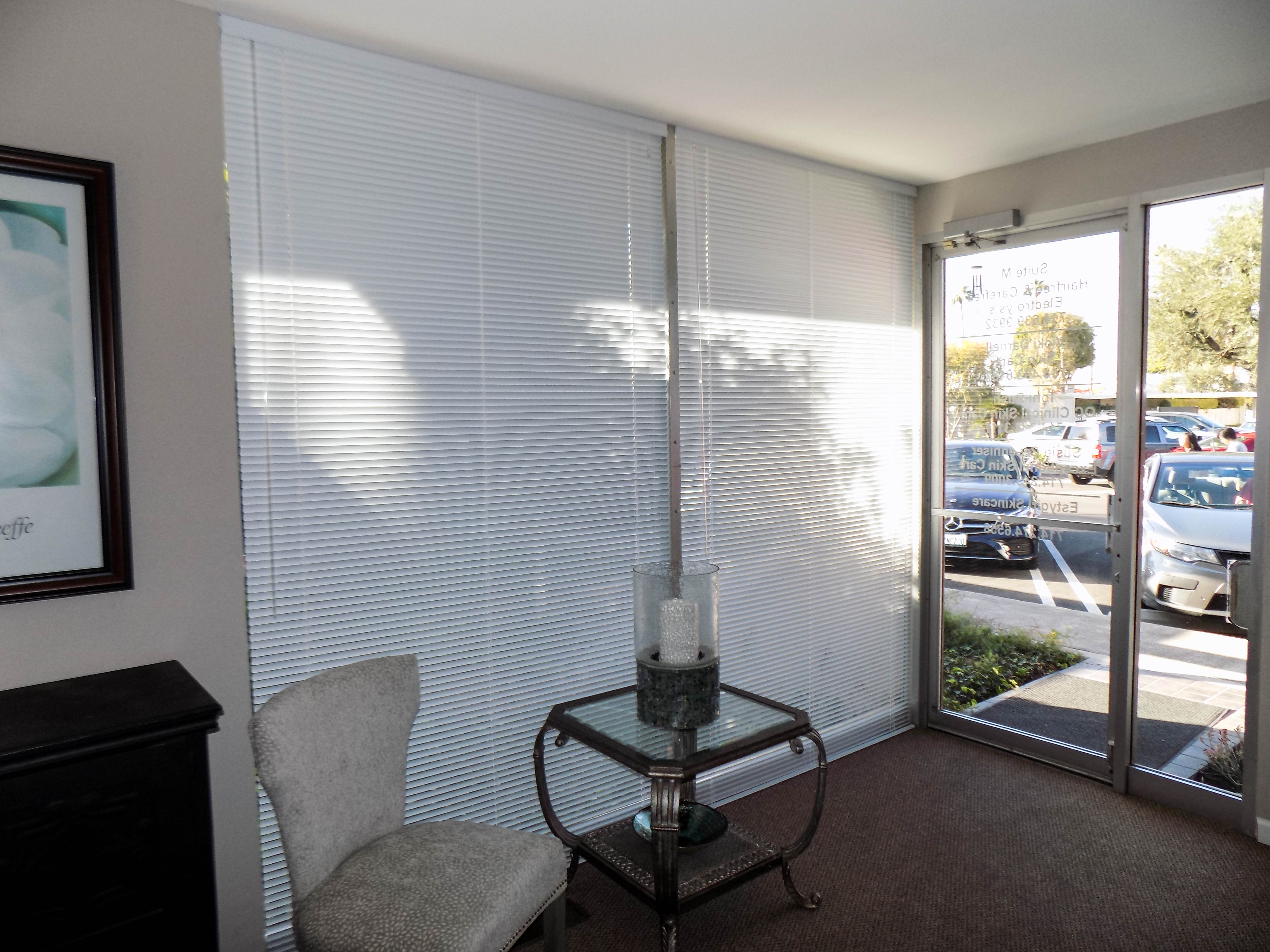 Commercial aluminum blinds